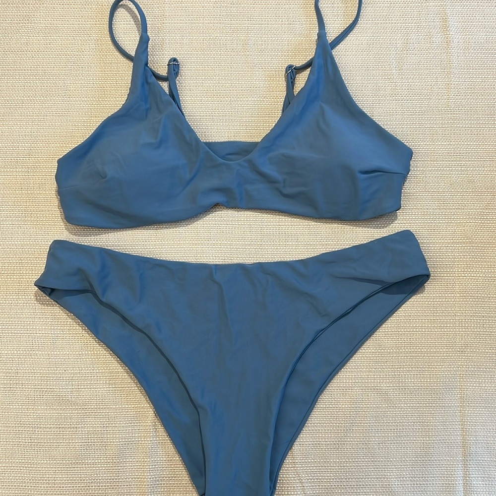 NWOT Heather Gray Bikini Set. Size 6 top and bottom - Zaful